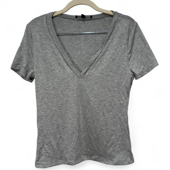 Lulus Carefree Look Heather Grey Short Sleeve V-Neck Tee, Minimalist Everyday - Picture 2 of 10